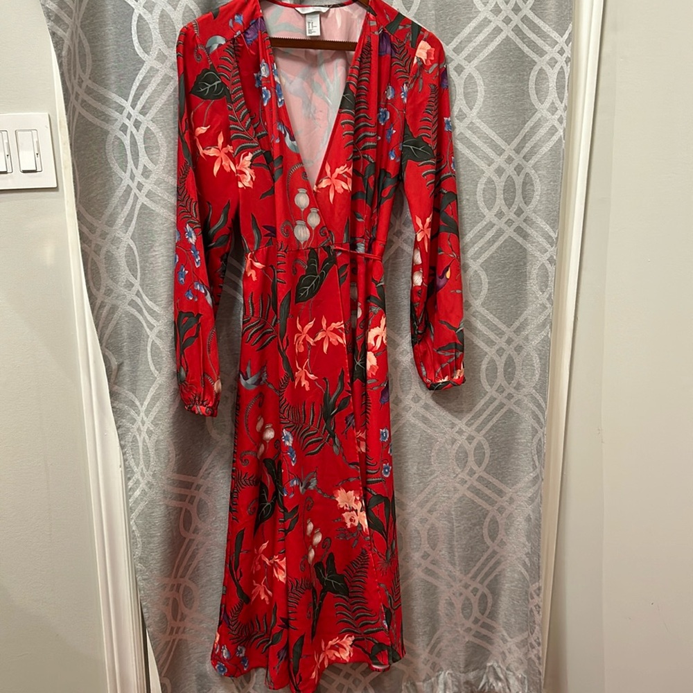 H&M Wrap dress women’s size 10. Floral pattern red
